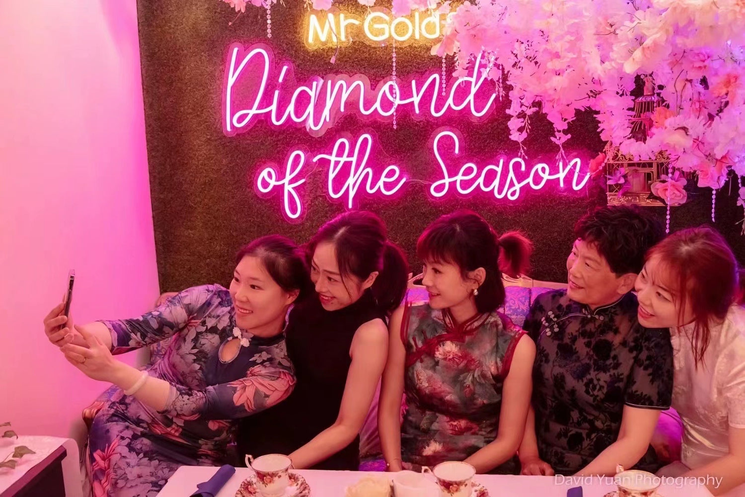 Image of Mr Gold Steveston Neon Sign saying Mr. gold Diamond of the season