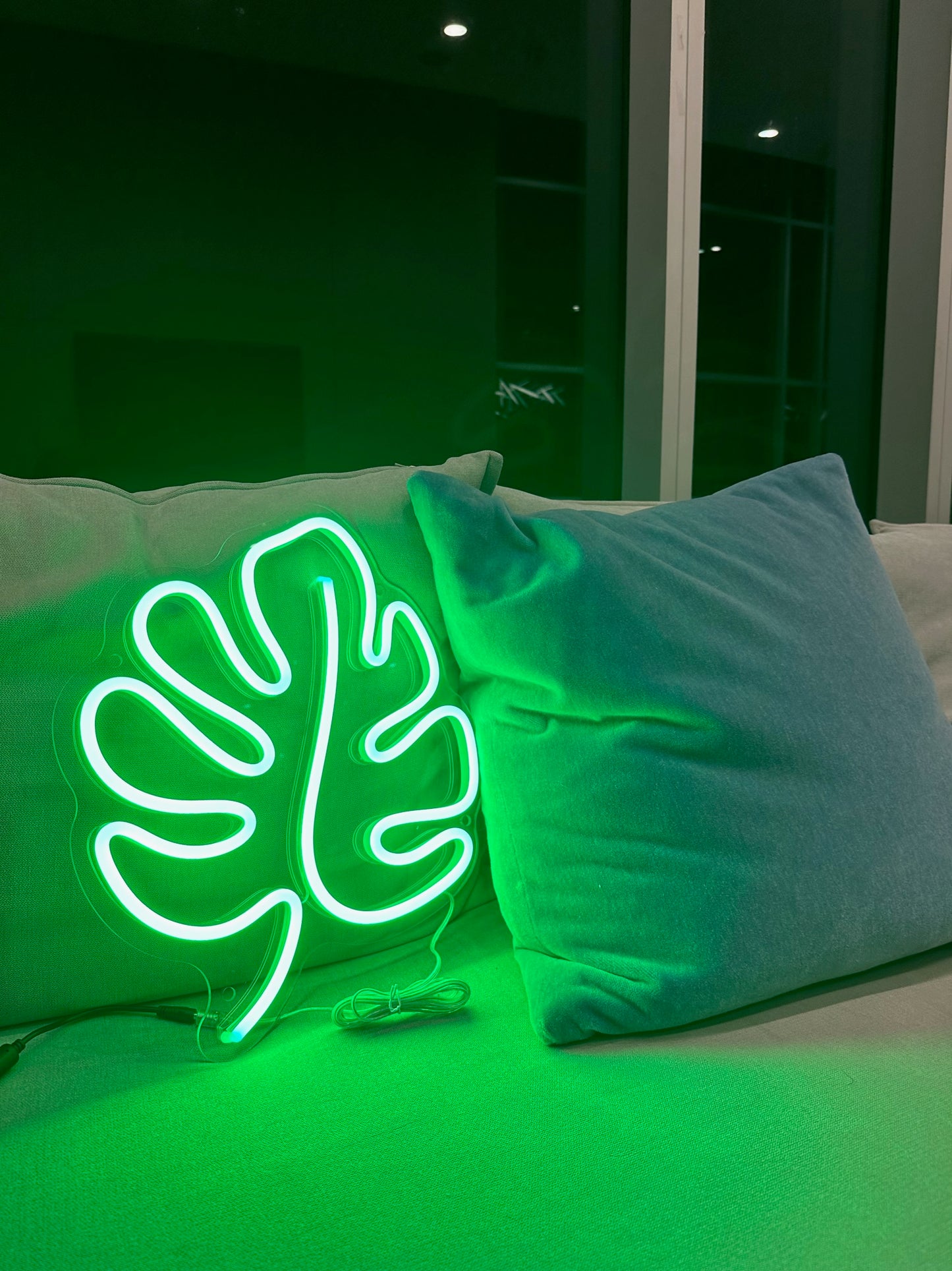 MONSTERA LEAF NEON SIGN  — LED NEON SIGN